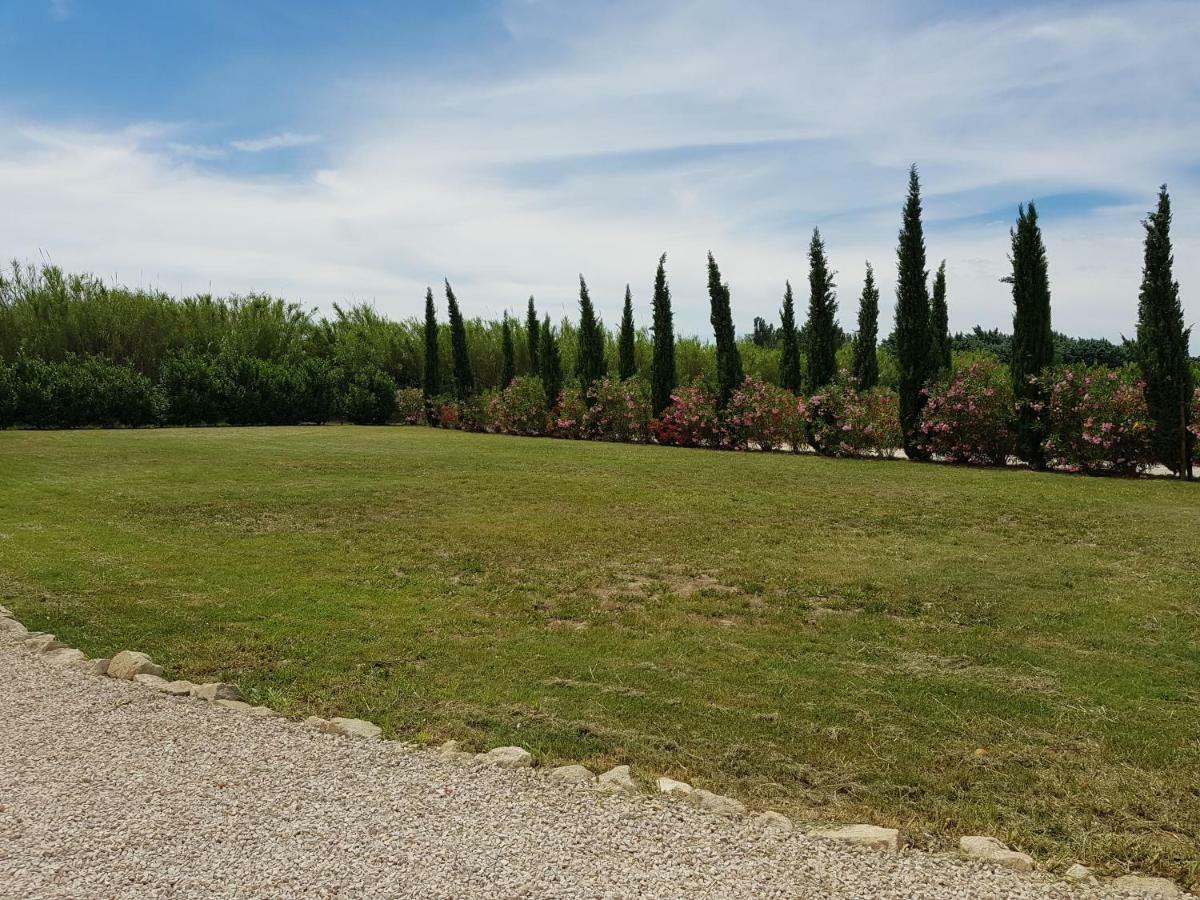 Le Mas Saint Jean Mezoargues Luaran gambar